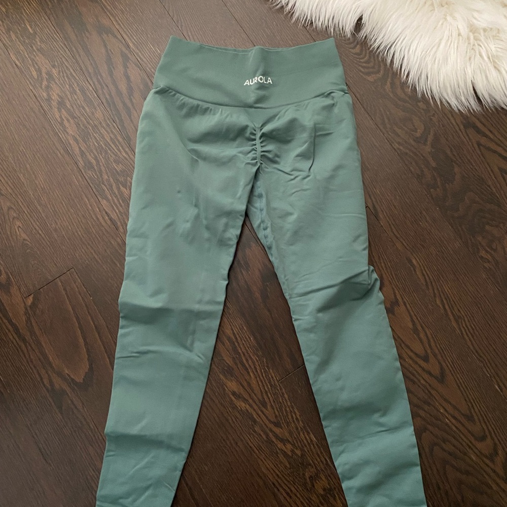 AUROLA Green leggings